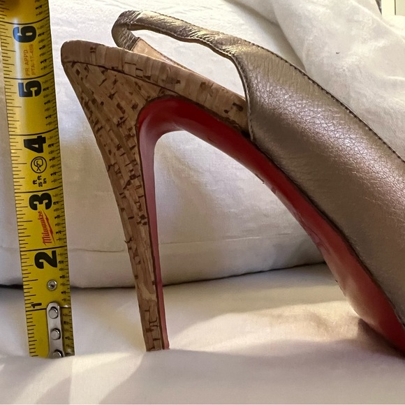 Christian Louboutin sling back peep toe heels, soft platinum/gold, size 38 - Picture 4 of 5